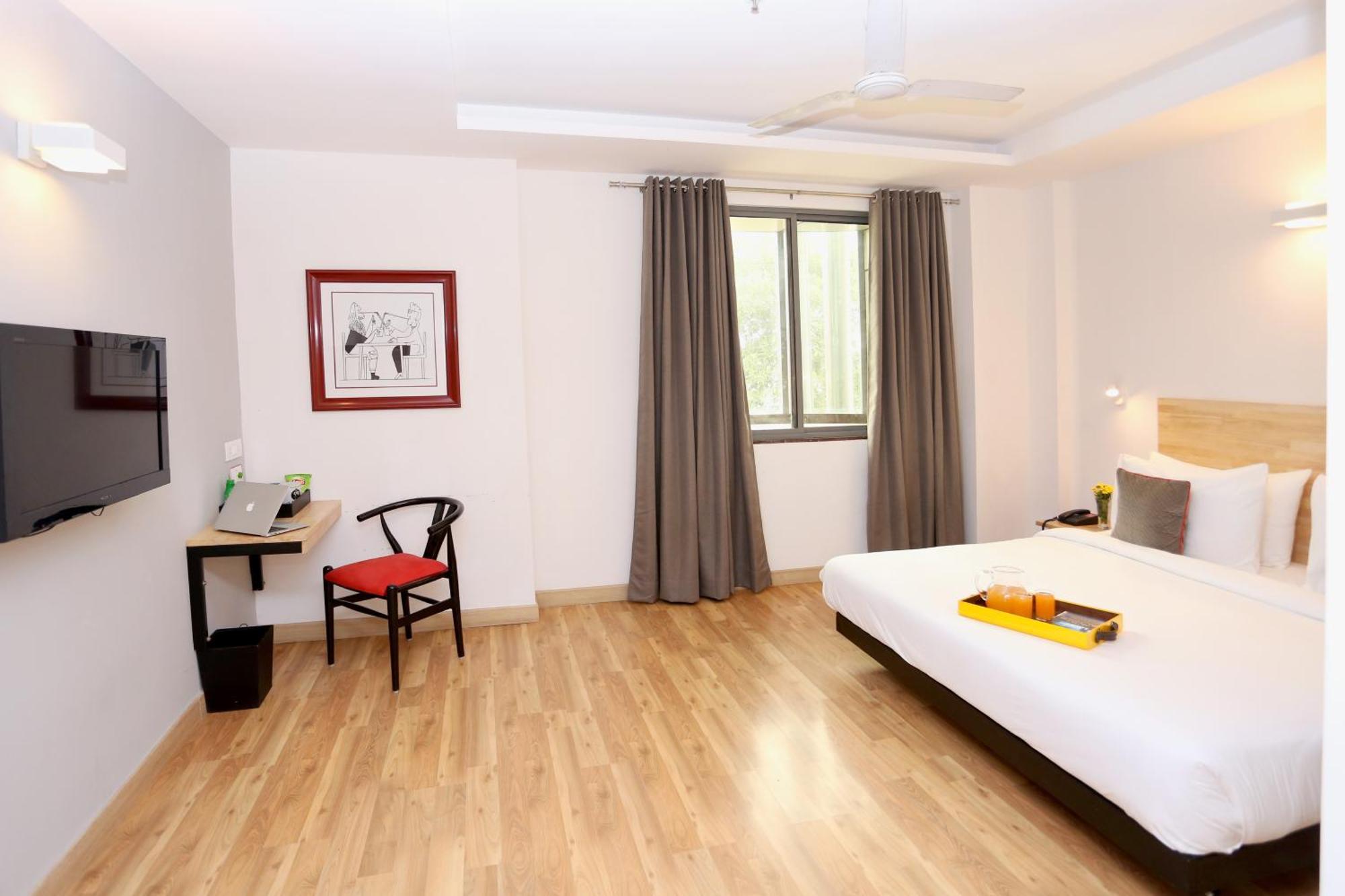 Oyo Townhouse 012 Kaushambi Metro Ghaziabad Hotel Exterior photo
